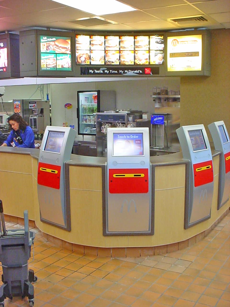 https://kioskindustry.org/wp-content/uploads/2023/04/KIS-McDonalds-2001-MCD-Counter-3.jpg