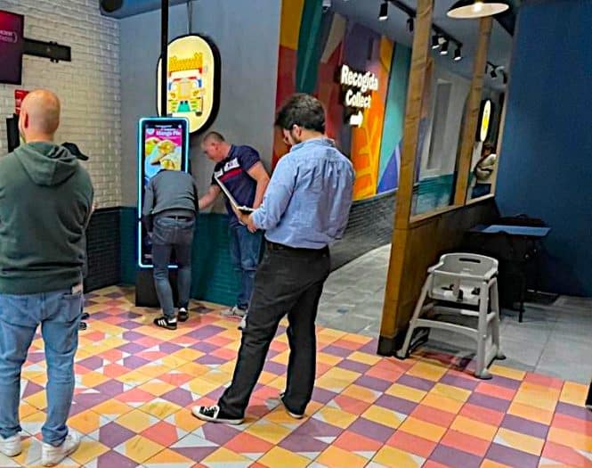 mcdonalds type kiosk with cash and coin by Acrelec