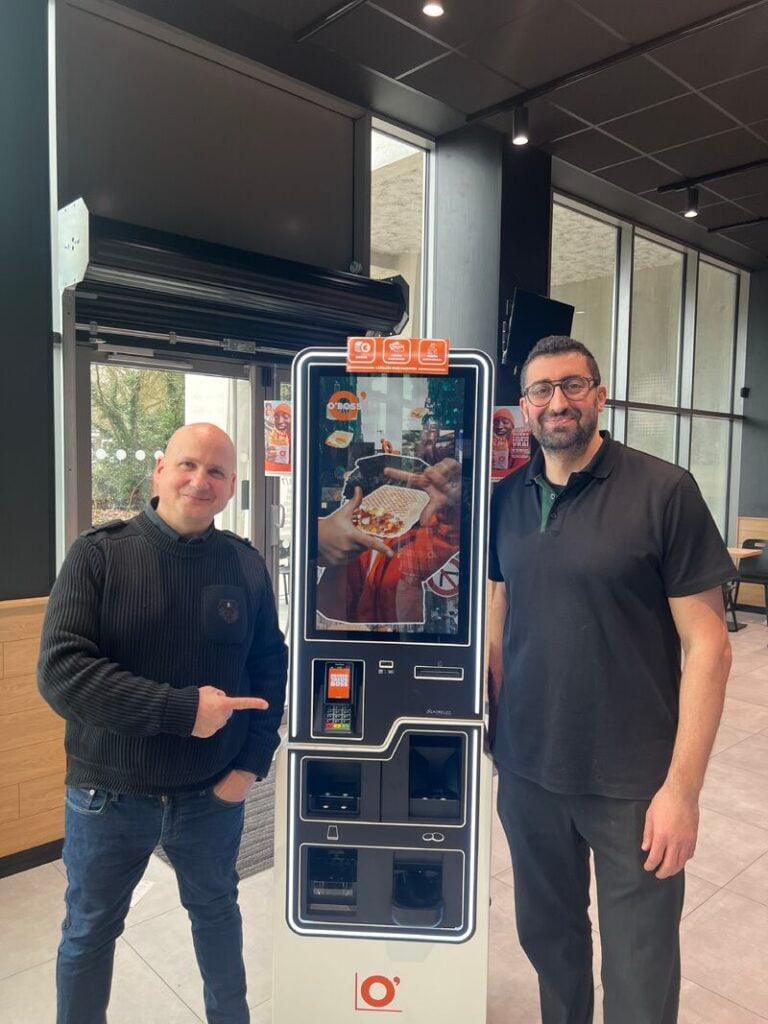 During a recent visit, Acrelec CEO Bruno LO-RE connected with local franchisee seghrouchni farid to see the installation firsthand. The restaurant features our C27 kiosks with integrated card readers alongside a compact Glory coin recycler — a seamless setup designed to optimize both digital and cash transactions in a compact footprint.